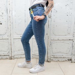 Сини дамски  дънки mom fit с висока талия изчистена визия и черен колан-2791
