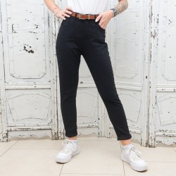 Класически черни дамски mom fit  дънки с висока талия и изчистена визия-2724